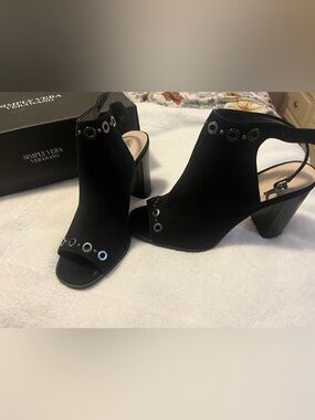 Simply Vera Vera Wang Black Peep-Toe Heels size 8, never worn out